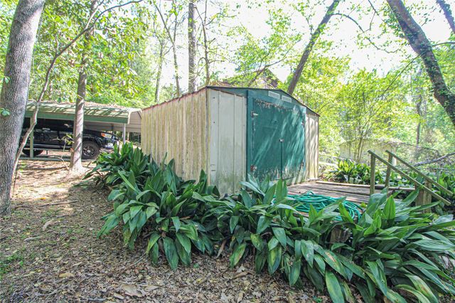 638 Big Lake Dr, Livingston, TX 77351