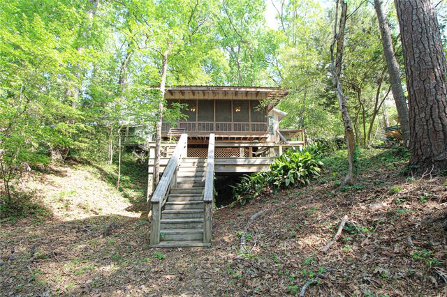 638 Big Lake Dr, Livingston, TX 77351