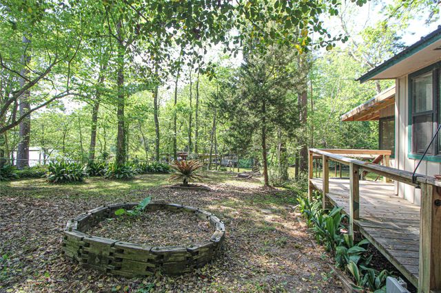 638 Big Lake Dr, Livingston, TX 77351