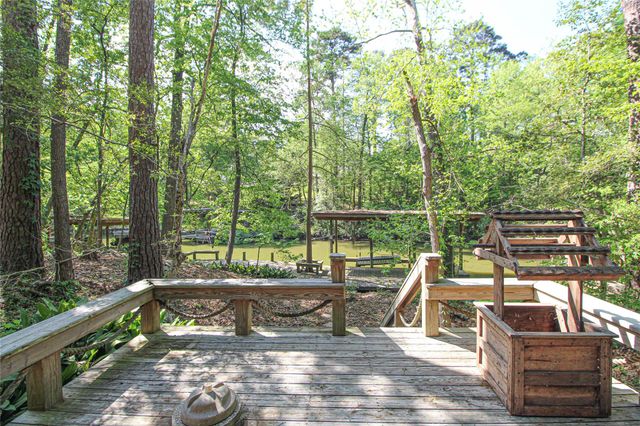 638 Big Lake Dr, Livingston, TX 77351