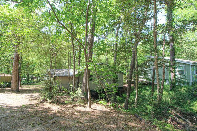 638 Big Lake Dr, Livingston, TX 77351