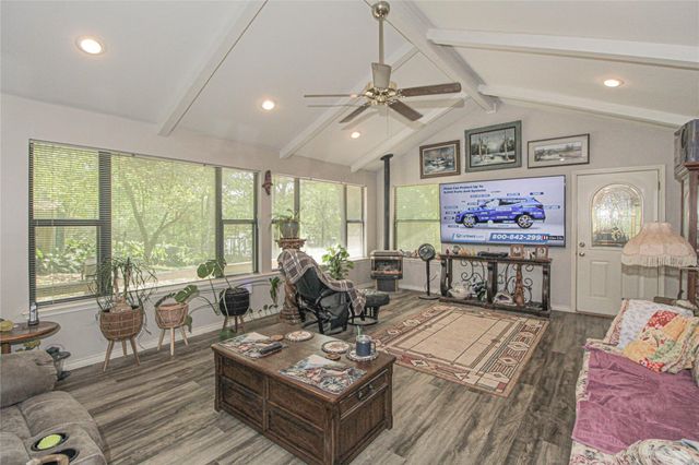 638 Big Lake Dr, Livingston, TX 77351