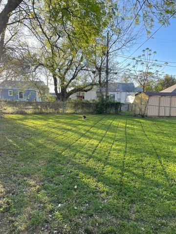 1420 Lawrence Road, River Oaks, TX 76114