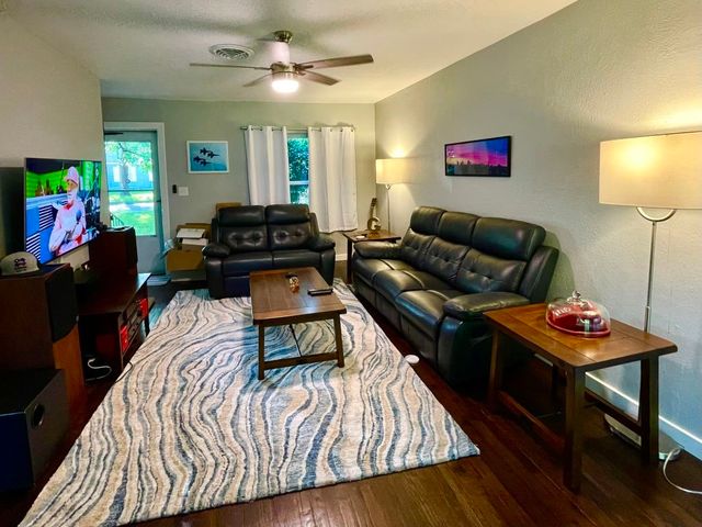 1420 Lawrence Road, River Oaks, TX 76114