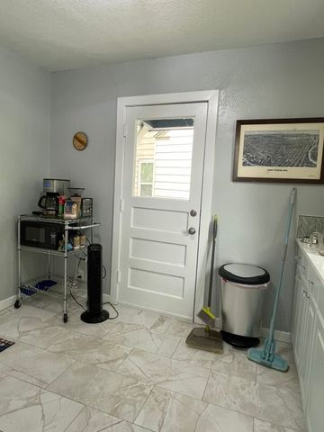 1420 Lawrence Road, River Oaks, TX 76114