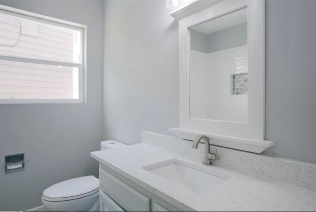 1420 Lawrence Road, River Oaks, TX 76114