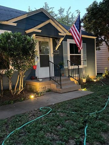 1420 Lawrence Road, River Oaks, TX 76114