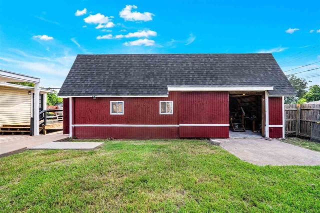 1305 NW Smith Ave, Lawton, OK 73507