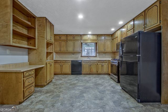 185 Redwood Circle, Fayetteville, GA 30214