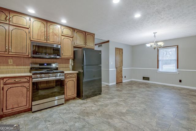 185 Redwood Circle, Fayetteville, GA 30214