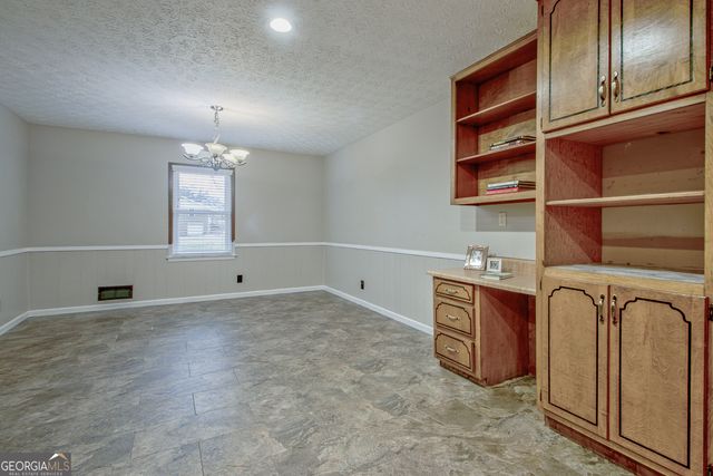 185 Redwood Circle, Fayetteville, GA 30214