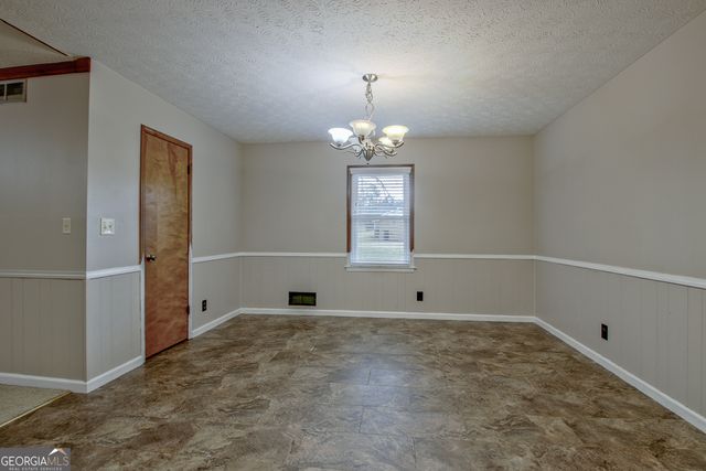 185 Redwood Circle, Fayetteville, GA 30214