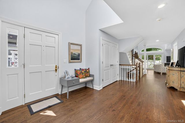 26 Wyndham Close, White Plains, NY 10605