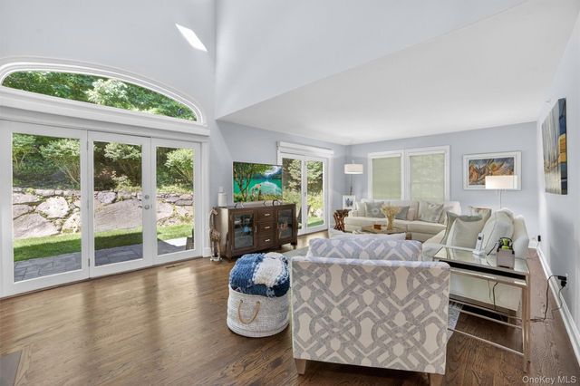 26 Wyndham Close, White Plains, NY 10605