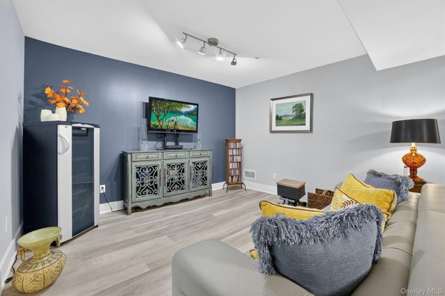 26 Wyndham Close, White Plains, NY 10605