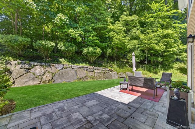 26 Wyndham Close, White Plains, NY 10605