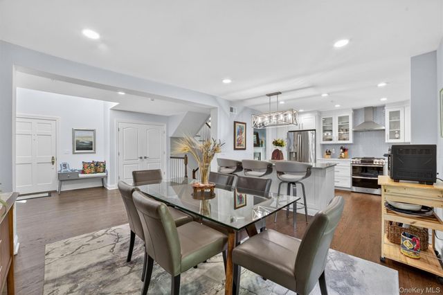 26 Wyndham Close, White Plains, NY 10605
