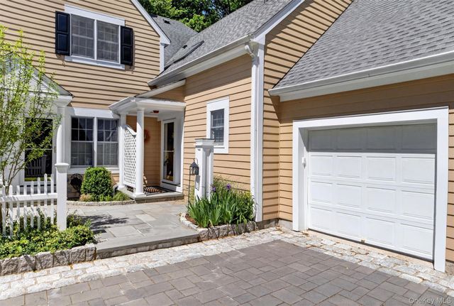 26 Wyndham Close, White Plains, NY 10605