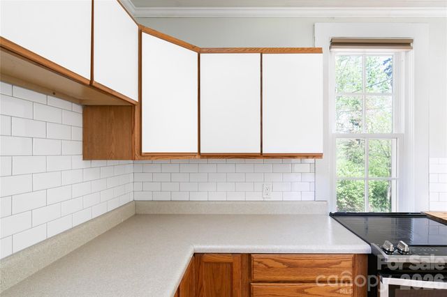 1 Ridgefield Place, Asheville, NC 28803