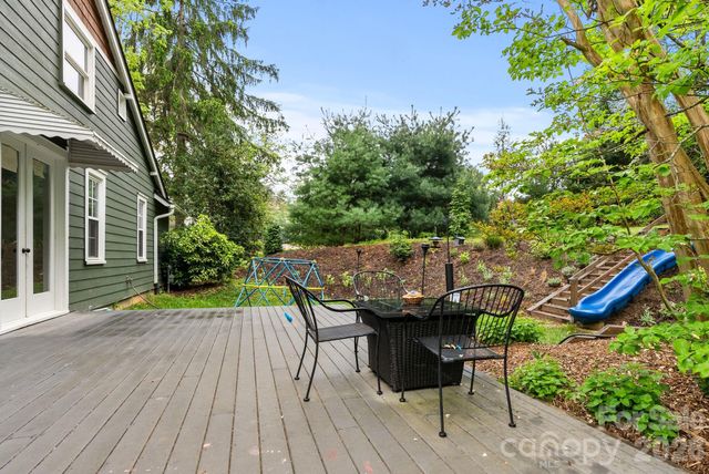 1 Ridgefield Place, Asheville, NC 28803