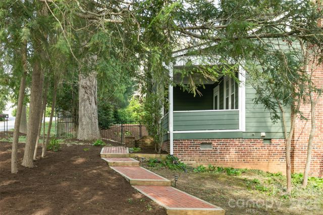1 Ridgefield Place, Asheville, NC 28803