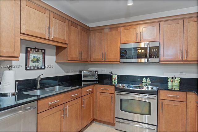 8395 SW 73rd Ave 522, Miami, FL 33143