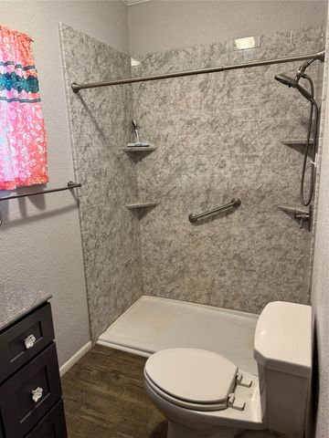 303 E 8th Street, Quanah, TX 79252