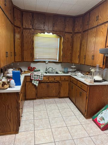 303 E 8th Street, Quanah, TX 79252