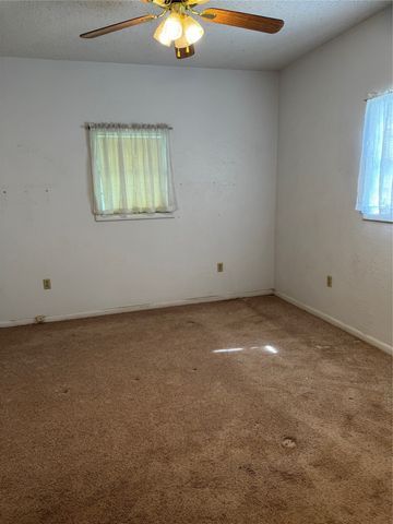 303 E 8th Street, Quanah, TX 79252