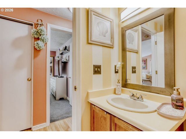 230 Sw 22ND St, Troutdale, OR 97060