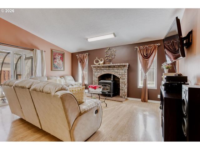 230 Sw 22ND St, Troutdale, OR 97060