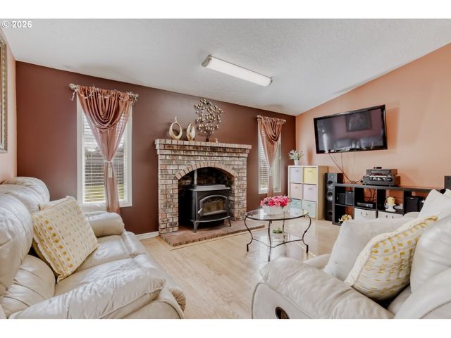 230 Sw 22ND St, Troutdale, OR 97060