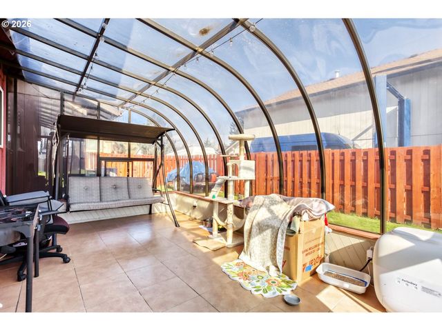 230 Sw 22ND St, Troutdale, OR 97060