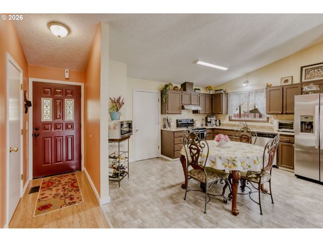 230 Sw 22ND St, Troutdale, OR 97060