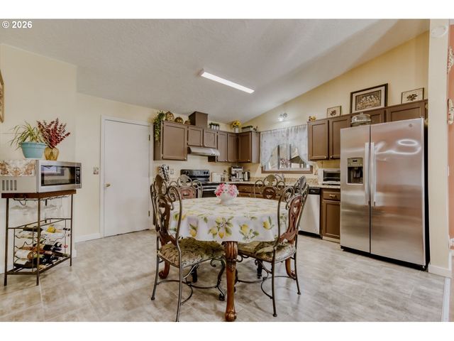 230 Sw 22ND St, Troutdale, OR 97060