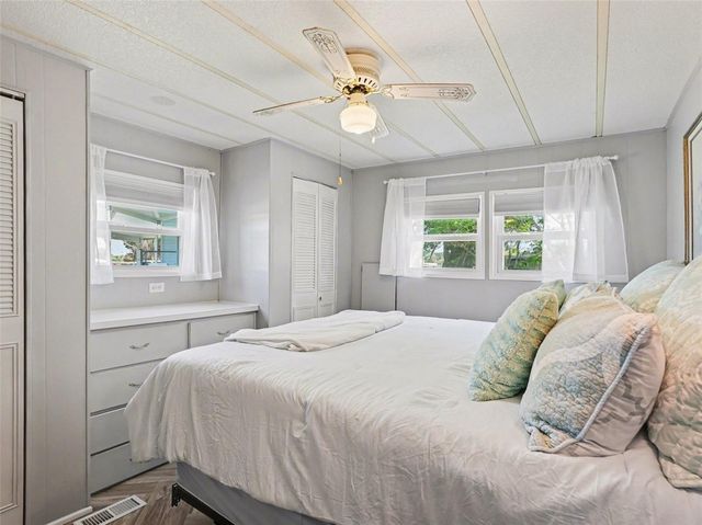 1124 FOREST LANE, Tavares, FL 32778