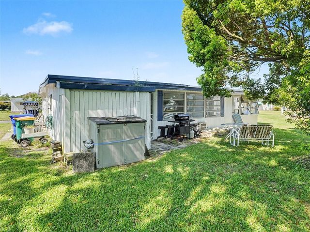 1124 FOREST LANE, Tavares, FL 32778