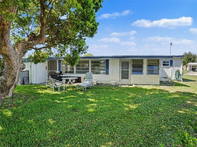 1124 FOREST LANE, Tavares, FL 32778