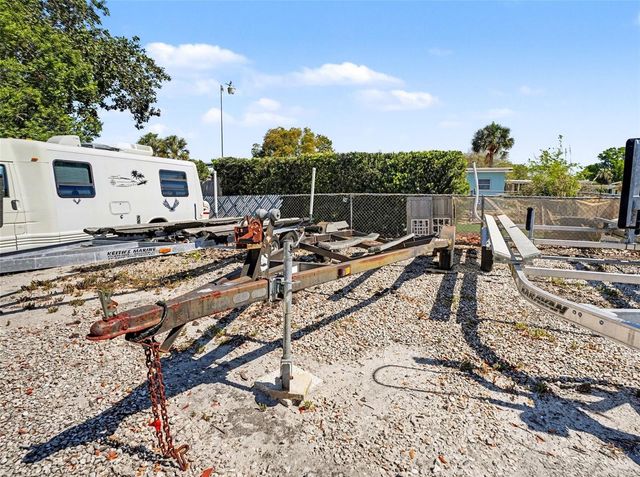 1124 FOREST LANE, Tavares, FL 32778