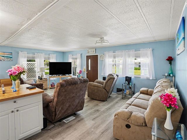 1124 FOREST LANE, Tavares, FL 32778