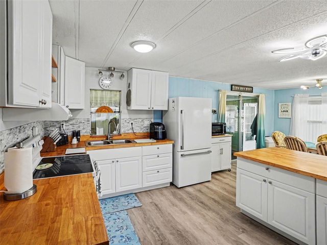 1124 FOREST LANE, Tavares, FL 32778