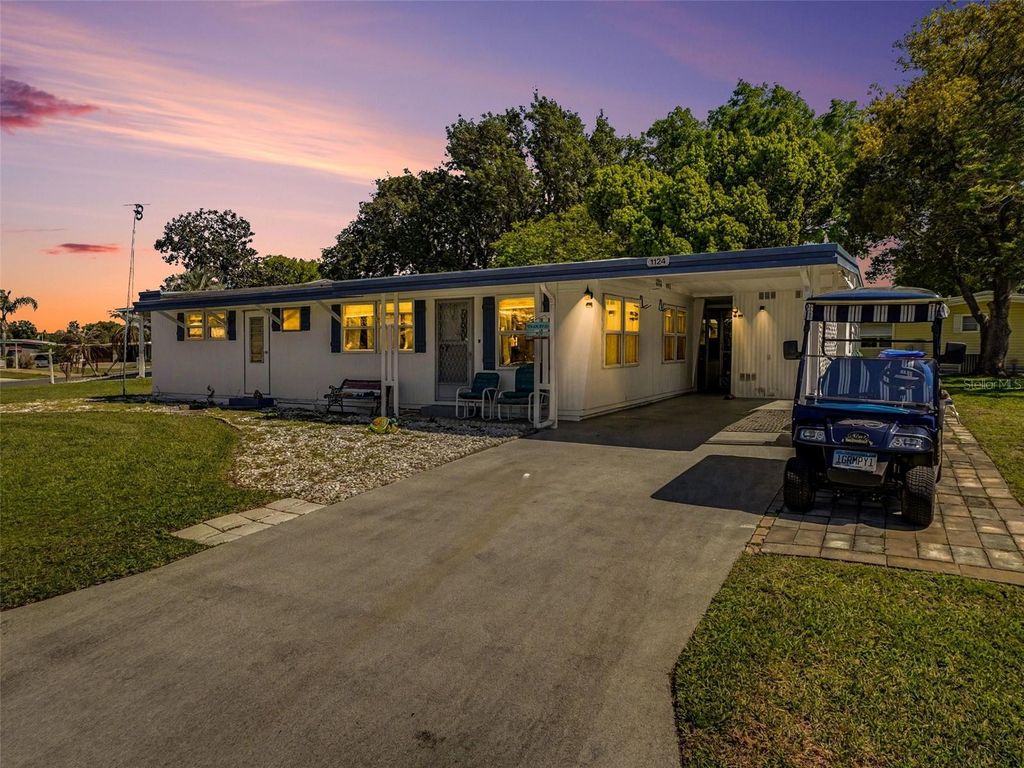 1124 FOREST LANE, Tavares, FL 32778