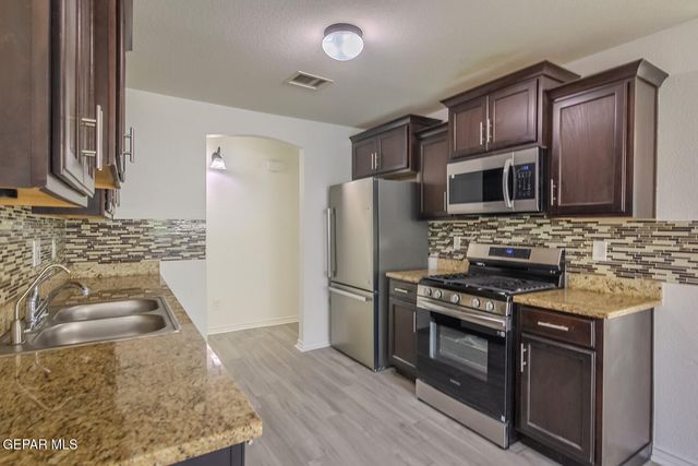 810 VILLAS DEL SOL Road, Socorro, TX 79927