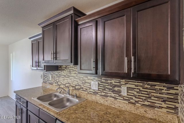 810 VILLAS DEL SOL Road, Socorro, TX 79927