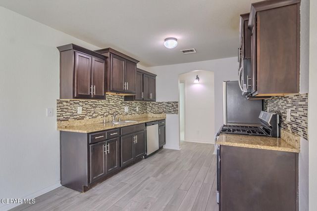 810 VILLAS DEL SOL Road, Socorro, TX 79927