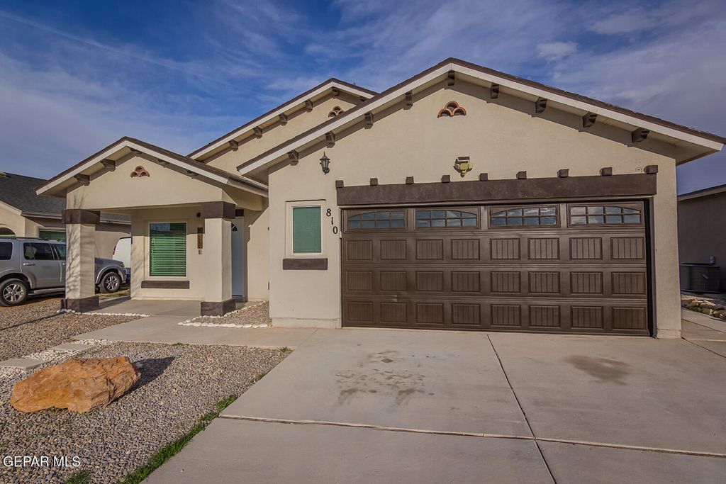 810 VILLAS DEL SOL Road, Socorro, TX 79927