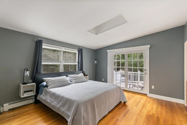 34 & 34R Pickering St, Essex, MA 01929