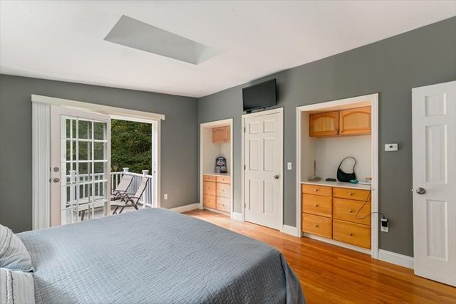 34 & 34R Pickering St, Essex, MA 01929