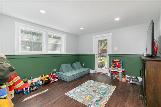 34 & 34R Pickering St, Essex, MA 01929