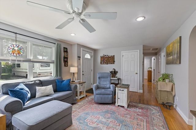 34 & 34R Pickering St, Essex, MA 01929